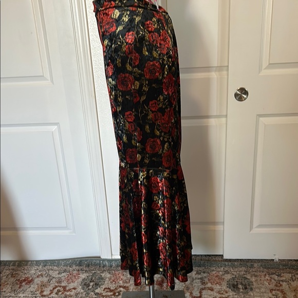 Floral Black and Red Women's Skirt - Picture 5 of 9
